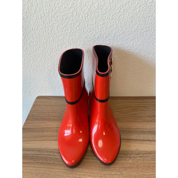 Kate Spade Red Rain Boots with Gold Button Detail – Women’s Size 7 - Picture 2 of 3